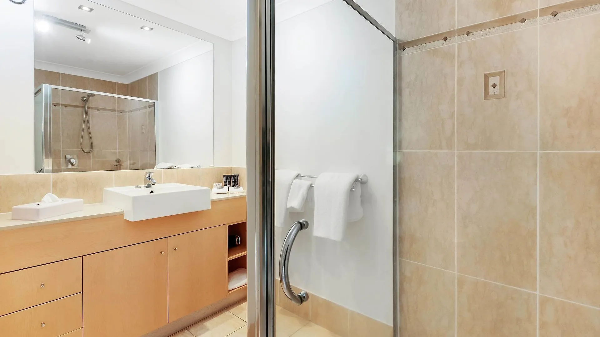 ****  Aparthotel Mantra Aqueous On Port Port Douglas Australia