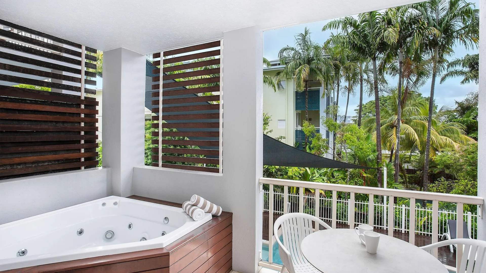 Aparthotel Mantra Aqueous On Port Port Douglas